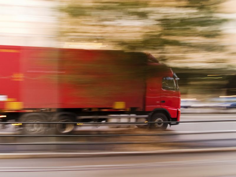 Ekspresowy transport towarów – na&nbsp;czym polega i&nbsp;kiedy warto skorzystać?